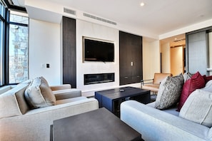 Condo, 3 Bedrooms | Living area