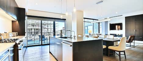 Condo, 3 Bedrooms | Private kitchen | Fridge, oven, coffee/tea maker