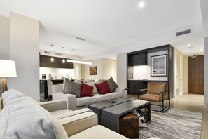 Condo, 3 Bedrooms | Living area