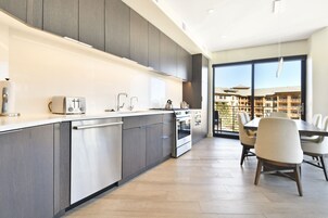 Condo, 2 Bedrooms | Private kitchen | Fridge, oven, coffee/tea maker, toaster
