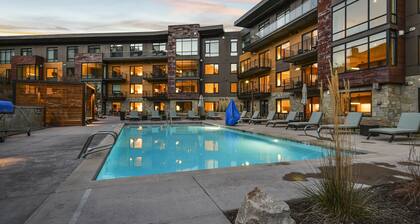 Luxury 2 BR in Canyons Village - Walk to Slopes! by RedAwning - Save 20% on 7+ Nights!