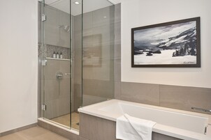 Condo, 2 Bedrooms | Bathroom | Shampoo