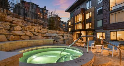 Luxury 2 BR in Canyons Village - Walk to Slopes by RedAwning