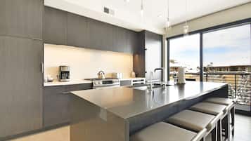 Condo, 1 Bedroom | Private kitchen
