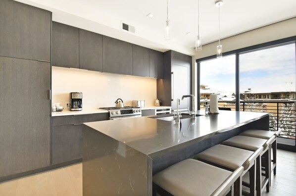 Condo, 1 Bedroom | Private kitchen