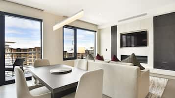 Condo, 1 Bedroom | Living area