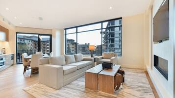Condo, 2 Bedrooms | Living area
