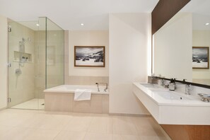 Condo, 2 Bedrooms | Bathroom | Shampoo