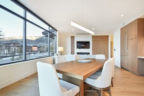 Condo, 2 Bedrooms | Dining
