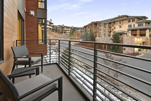 Condo, 2 Bedrooms | Property grounds