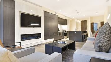 Condo, 2 Bedrooms | Interior