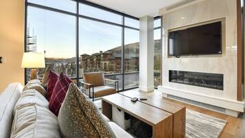 Condo, 1 Bedroom | Living area