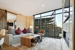 Condo, 1 Bedroom | Living area