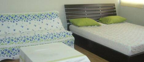 1 chambre, fer et planche à repasser, accès Internet