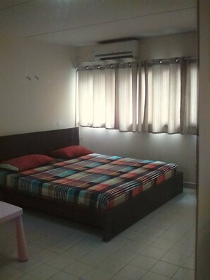 1 chambre, fer et planche Ă repasser, accĂšs Internet