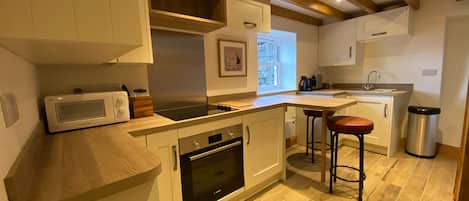 House, Ensuite, Canal View | Shared kitchen