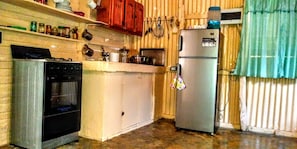 Geladeira, fogão, cooktop, cafeteira/chaleira