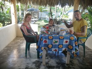 屋外ダイニングエリア