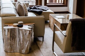 Smart TV, fireplace, stereo, offices