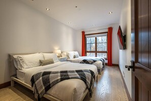 3 bedrooms, desk, iron/ironing board, free WiFi