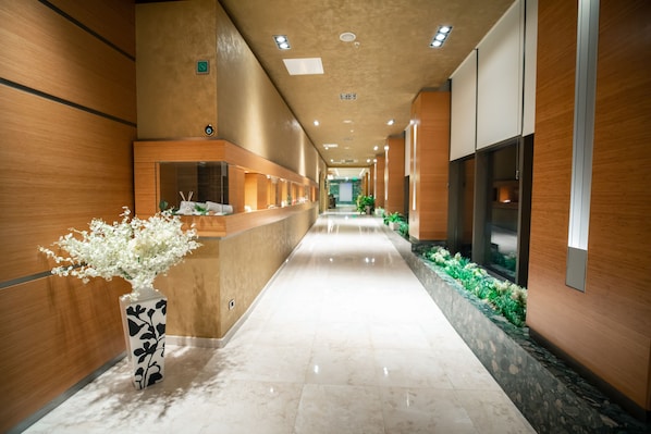 Couples treatment rooms, sauna, hot tub, Turkish bath, body treatments