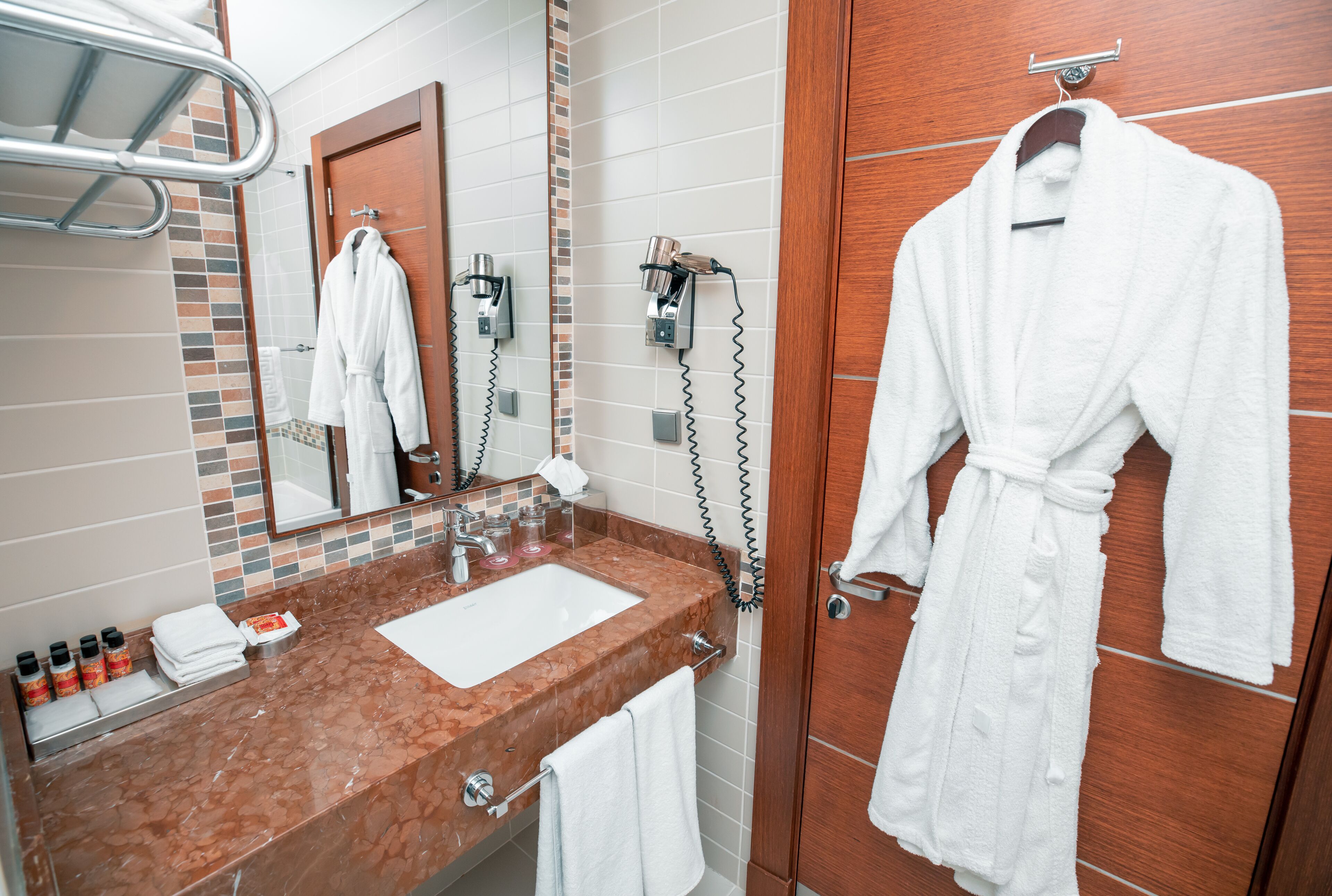 1 bedroom, egyptian cotton sheets, premium bedding, down duvets