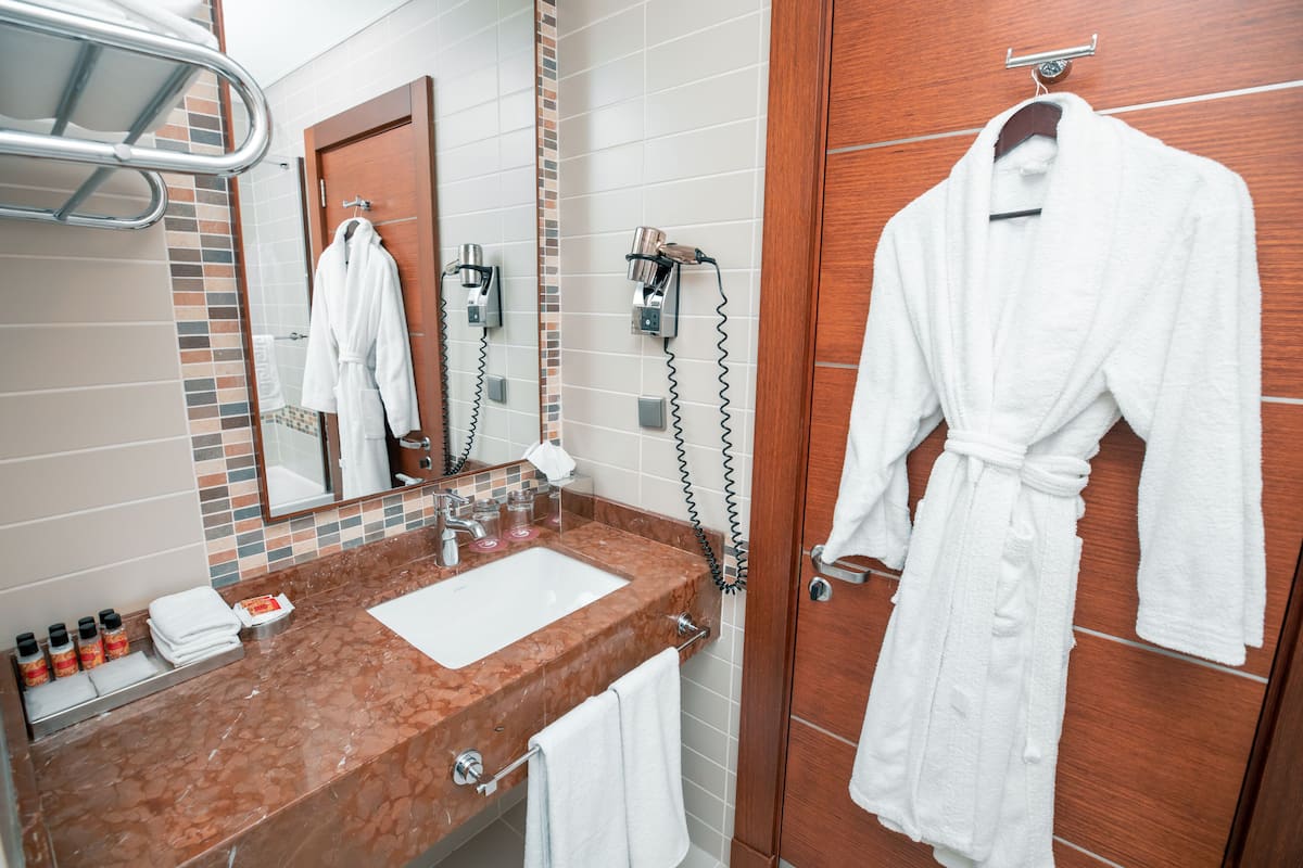 1 bedroom, egyptian cotton sheets, premium bedding, down duvets