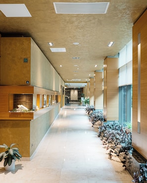 Couples treatment rooms, sauna, hot tub, Turkish bath, body treatments