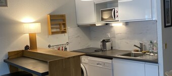 2 PIECES+CABINE- PISCINE- TERASSE SUD- BELLE VUE SUR LE LAC,WIFI, PROXIMITE GOLF