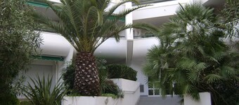 2 ROOMS+CABIN- SWIMMING POOL- TERRACE SOUTH- NICE VIEW ON THE LAKE, WIFI, NEAR GOLF COURSE