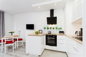 Apartment, 1 Schlafzimmer, Terrasse | Eigene Kochnische | Geschirrspüler, Wasserkocher mit Kaffee-/Teezubehör, Wasserkocher