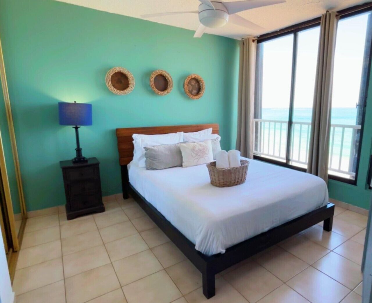 1 habitación, tabla de planchar con plancha, cuna de viaje y wifi 