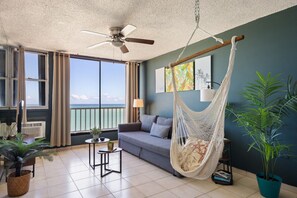 TV - Playa Mujeres Oceanfront Pool 1BDR (Isla Verde)