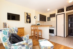 Studio, Balcony | Living room - Apartments Warsaw Krucza by Renters (Warsaw)