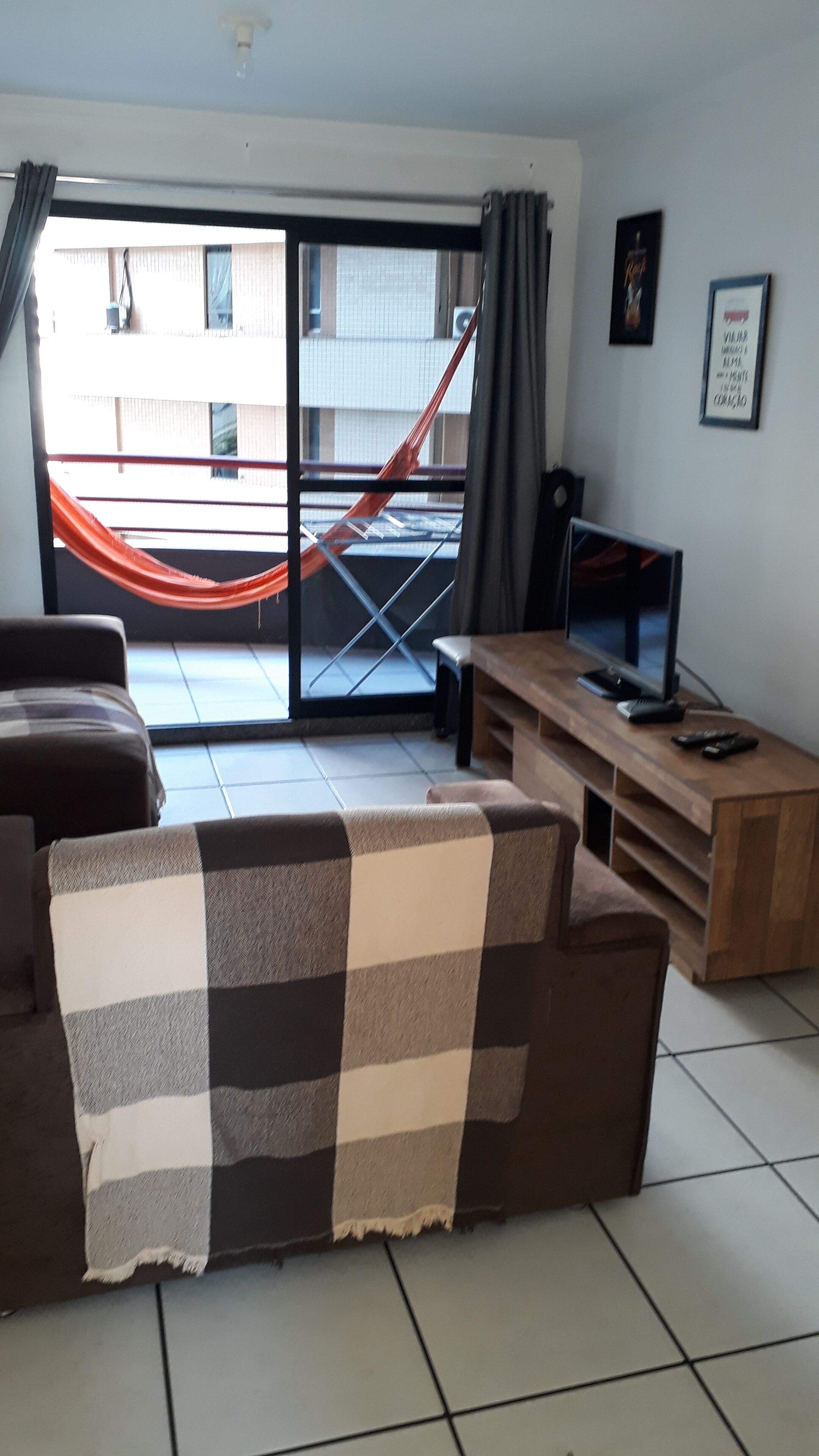 TV, mesa de pingue-pongue