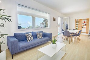 Smart TV, books - VILLA CIURIDDA (Alcamo)