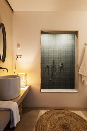 Badewanne, Haartrockner, Bidet, Handtücher