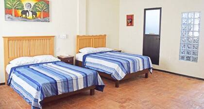 ROOM FOR 4 TWO BEDS SAN PABLO ETLA