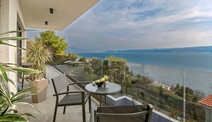 Outdoor dining - Luxury Villa Happiness with private pool, jacuzzi, sauna, gym in Omis - Split (Omis)