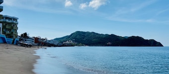 2 bed, 2 bath house w/ private pool, pyramid waterfall, short walk to beach.
