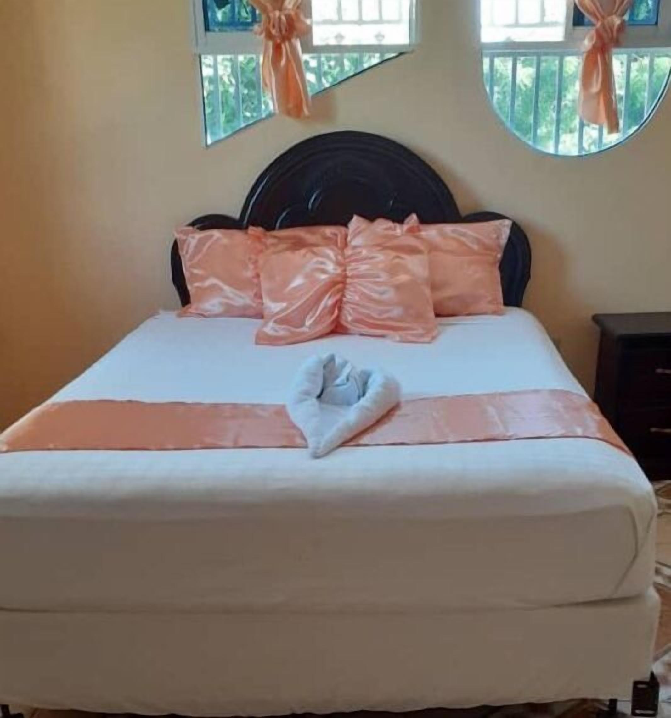 8 bedrooms, free WiFi