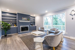TV, fireplace
