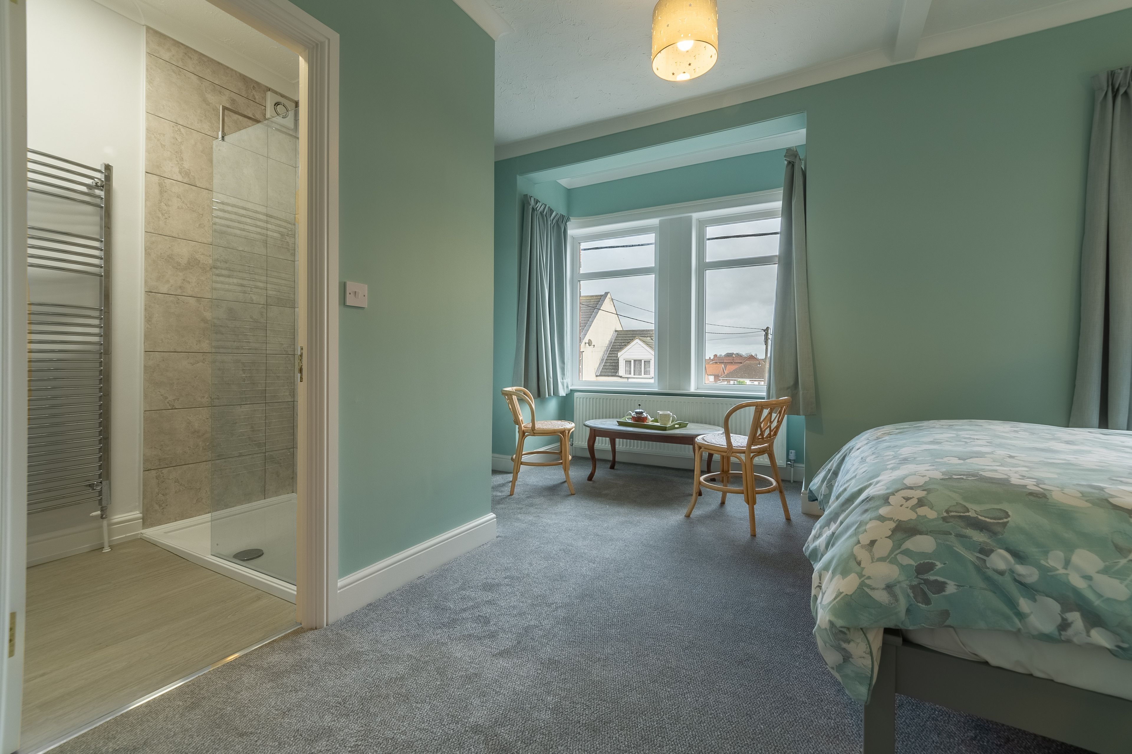 3 soverom, strykejern/-brett, reiseseng for barn og internettilgang