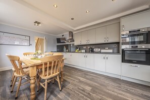 Fridge, microwave, oven, dishwasher - Heacham Hidey Hole, Heacham, Norfolk (Heacham)