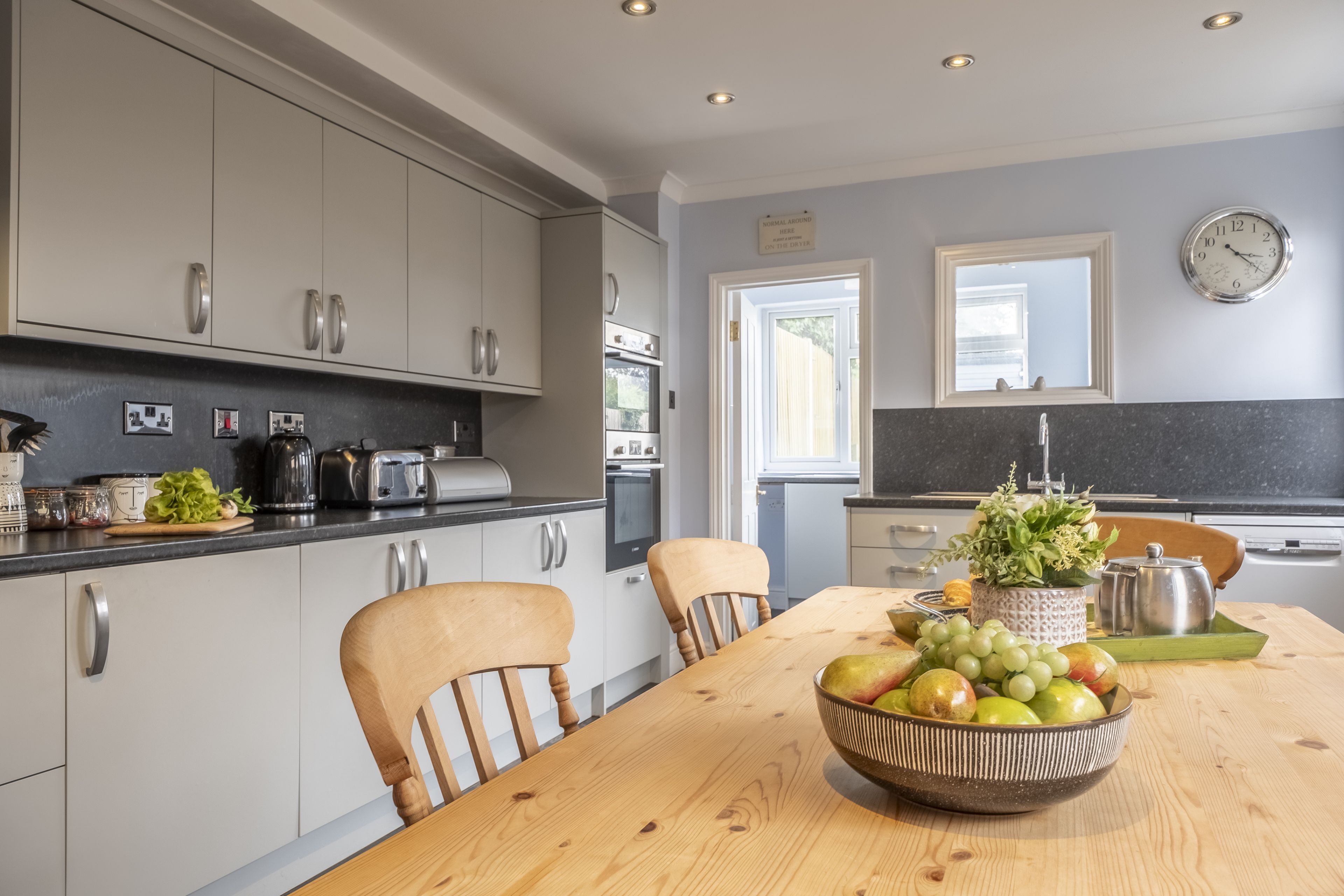 Refrigerador, microondas, horno y lavavajillas 