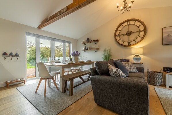 TV - Willow Lodge, Holme-next-the-Sea, Norfolk (Holme-next-the-Sea)