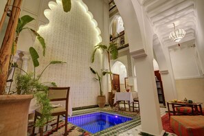 فطور أوروبي مجانًا يوميًا