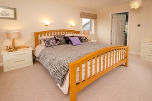 4 bedrooms, internet, bed sheets