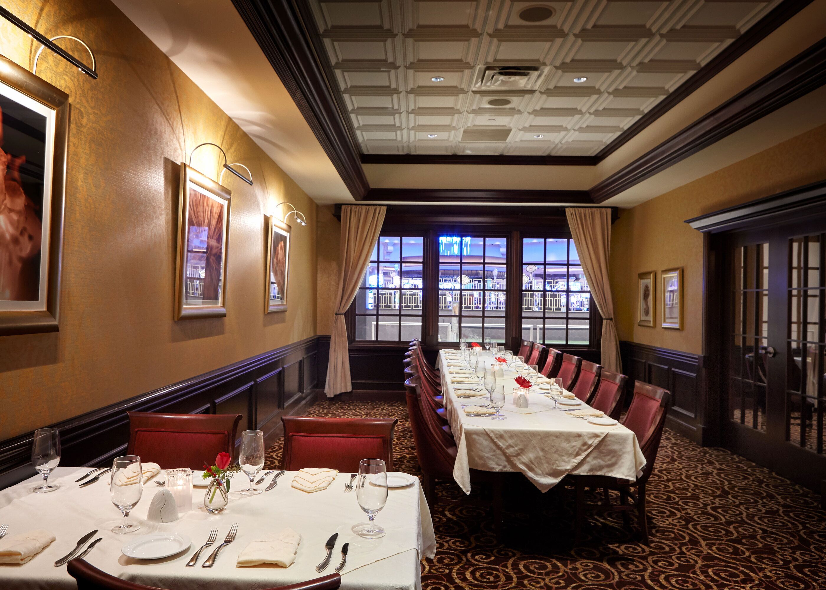 4 restaurants, breakfast served