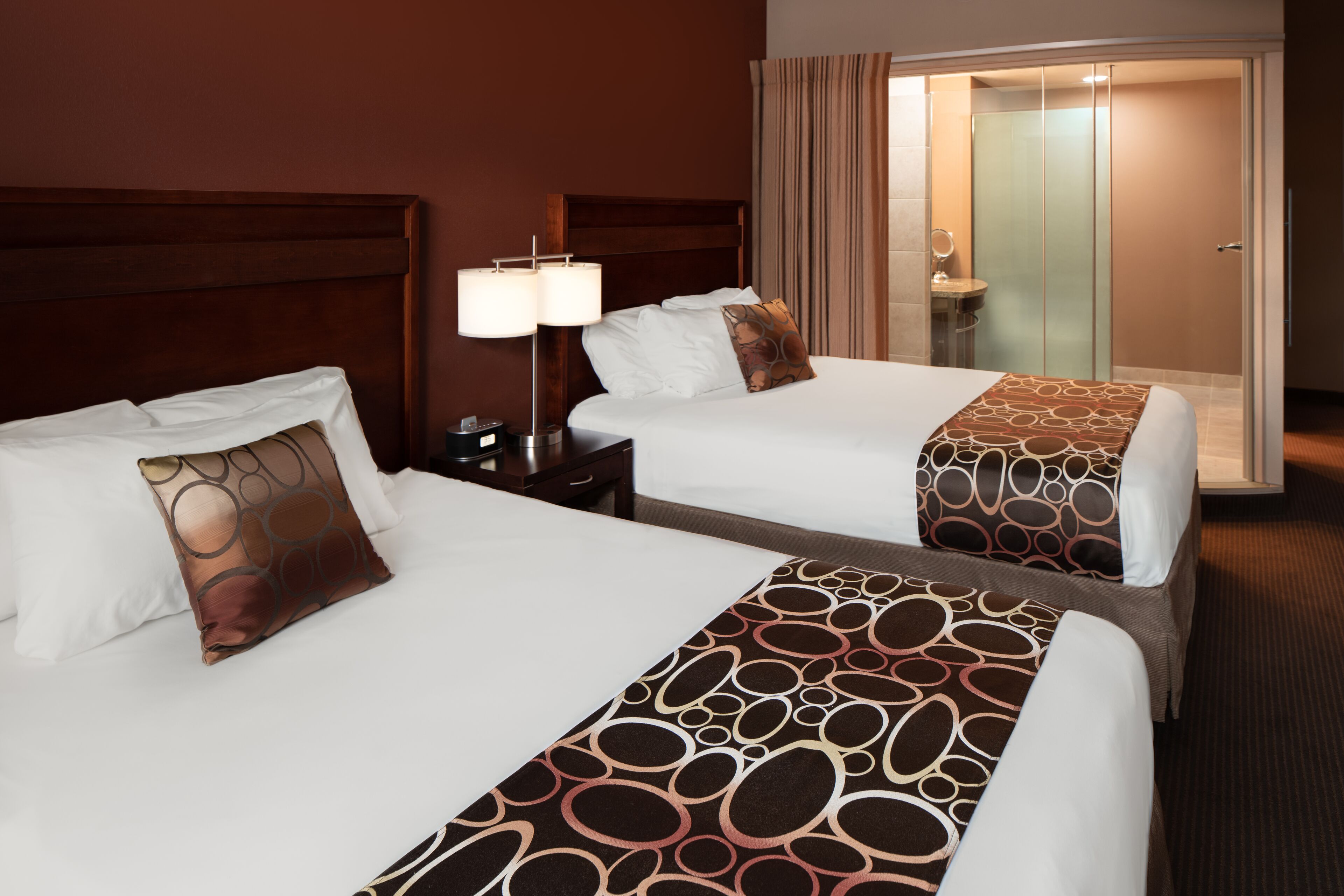 deluxe double room | 1 bedroom, pillow-top beds, minibar, in-room safe